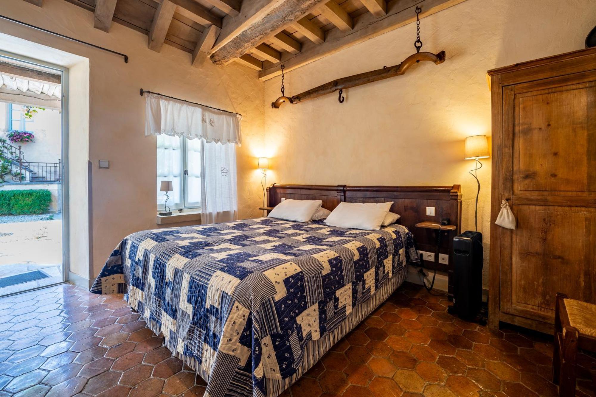 Hotel De La Beursaudiere Nitry Esterno foto