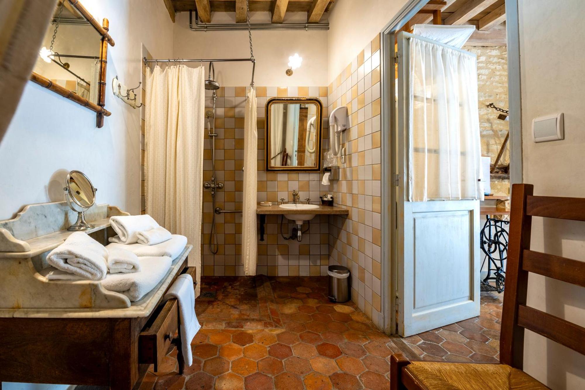 Hotel De La Beursaudiere Nitry Esterno foto