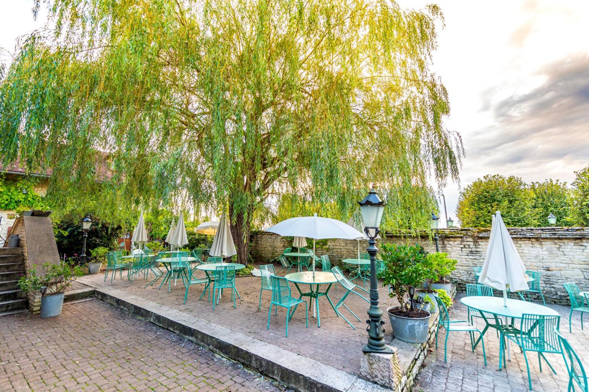 Hotel De La Beursaudiere Nitry Esterno foto