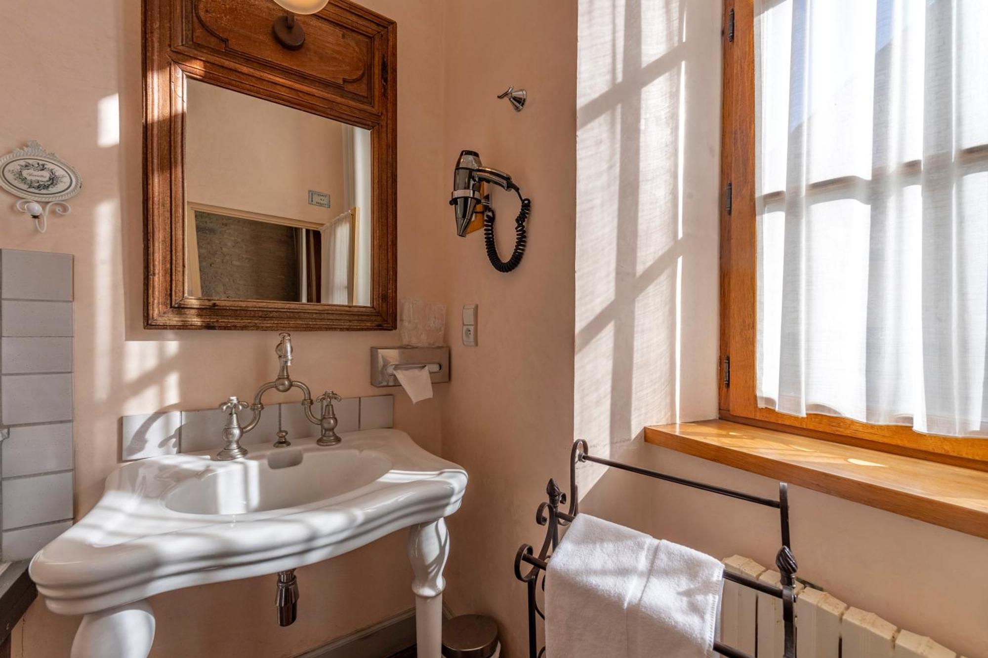 Hotel De La Beursaudiere Nitry Esterno foto
