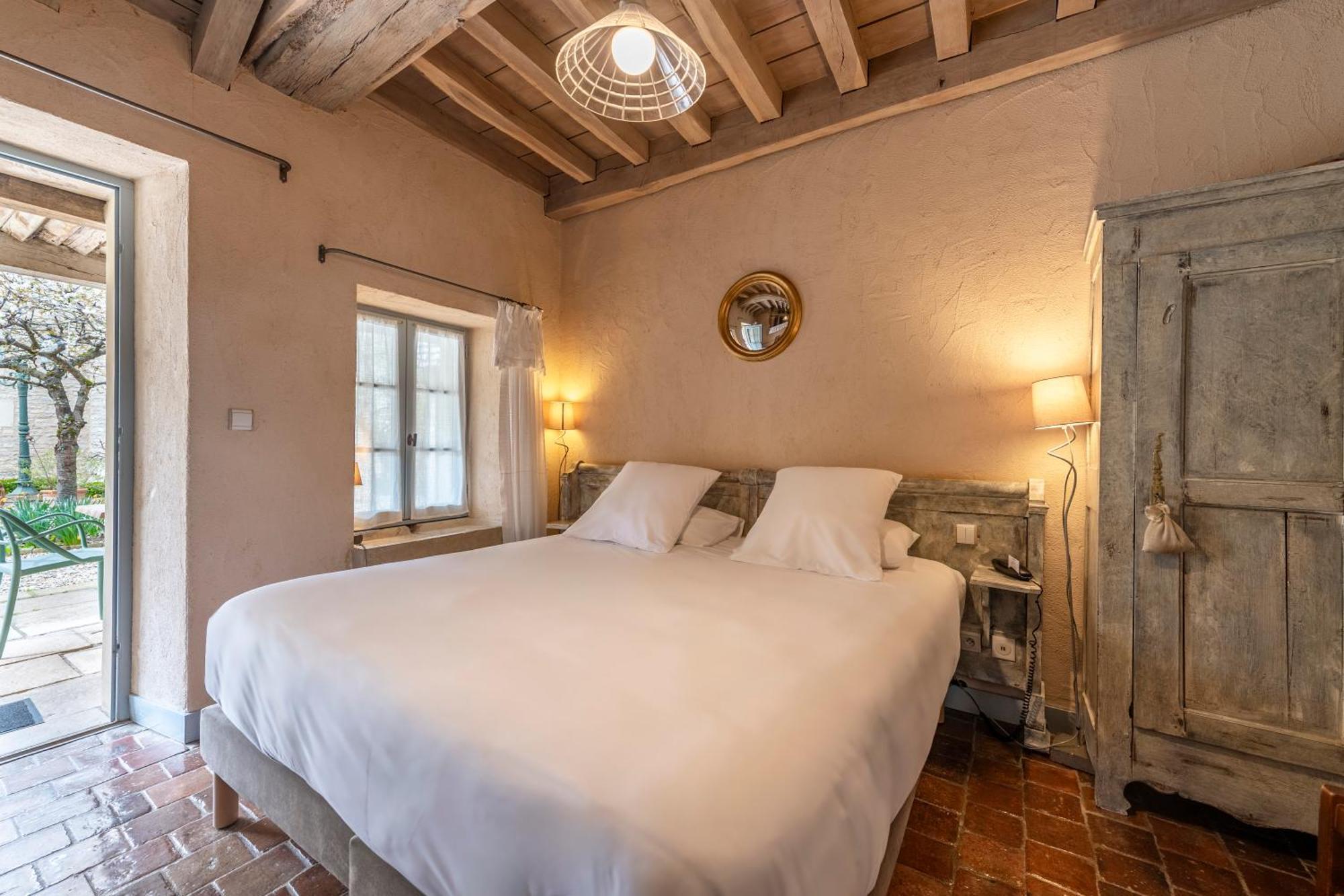 Hotel De La Beursaudiere Nitry Esterno foto